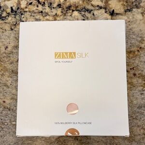Zima Silk Mulberry Silk Pillowcase in pink.